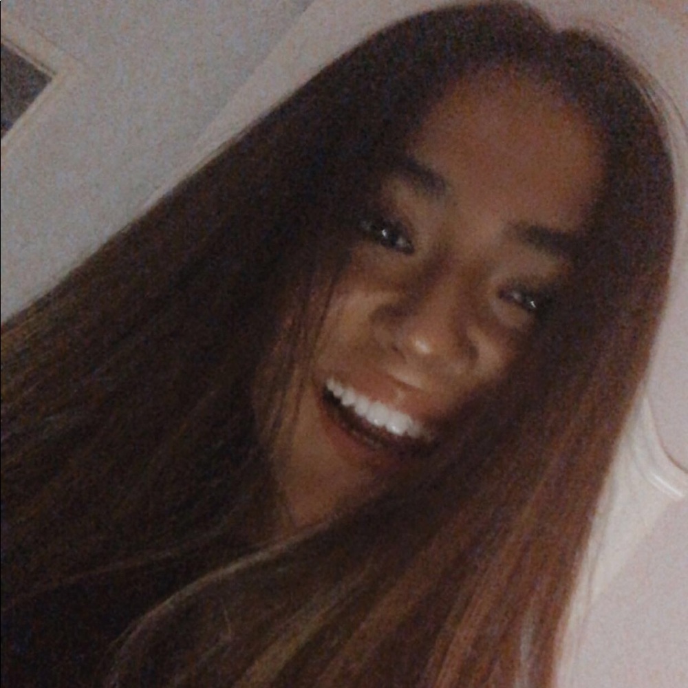 Meet your Posher, Claire